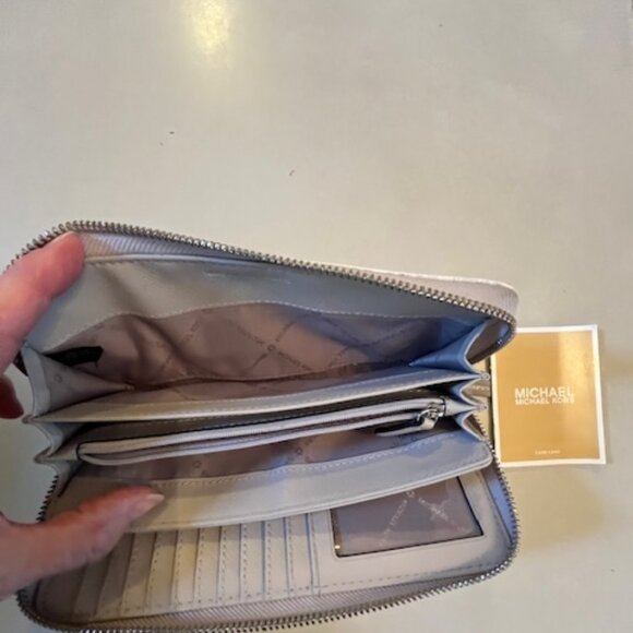 MICHAEL KORS | Jet Set Travel Large Wallet in Signature print - Picture 7 of 14